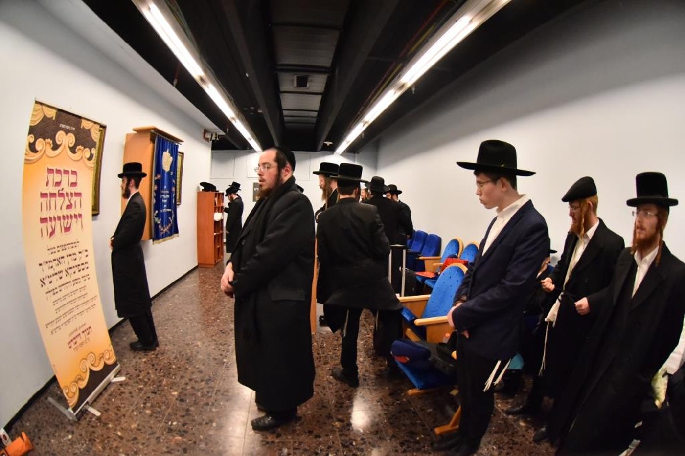 מסע הקודש של חסידי ספינקא לפולין • צפו