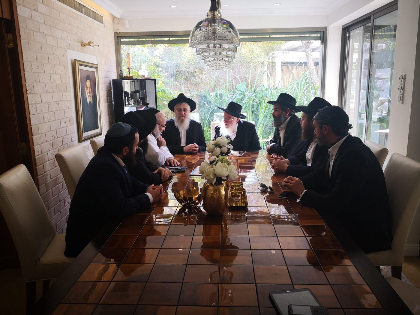 יענקי קנייבסקי ונציגי חב"ד בבית 'נגיד השלום' אייל משיח