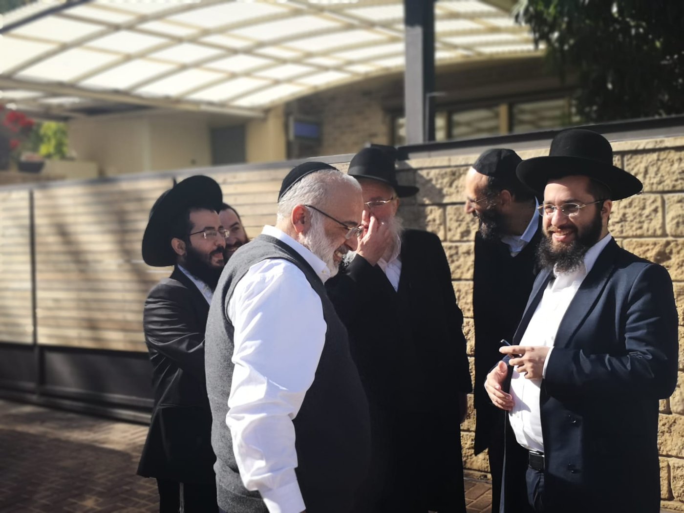 יענקי קנייבסקי ונציגי חב"ד בבית 'נגיד השלום' אייל משיח