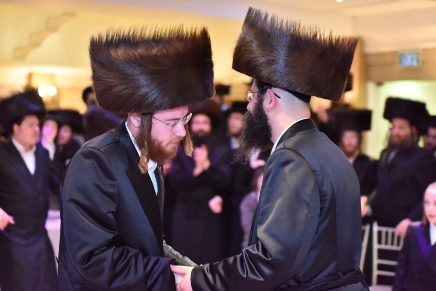 שמחת החתונה בחצר הקודש טאלנא • צפו