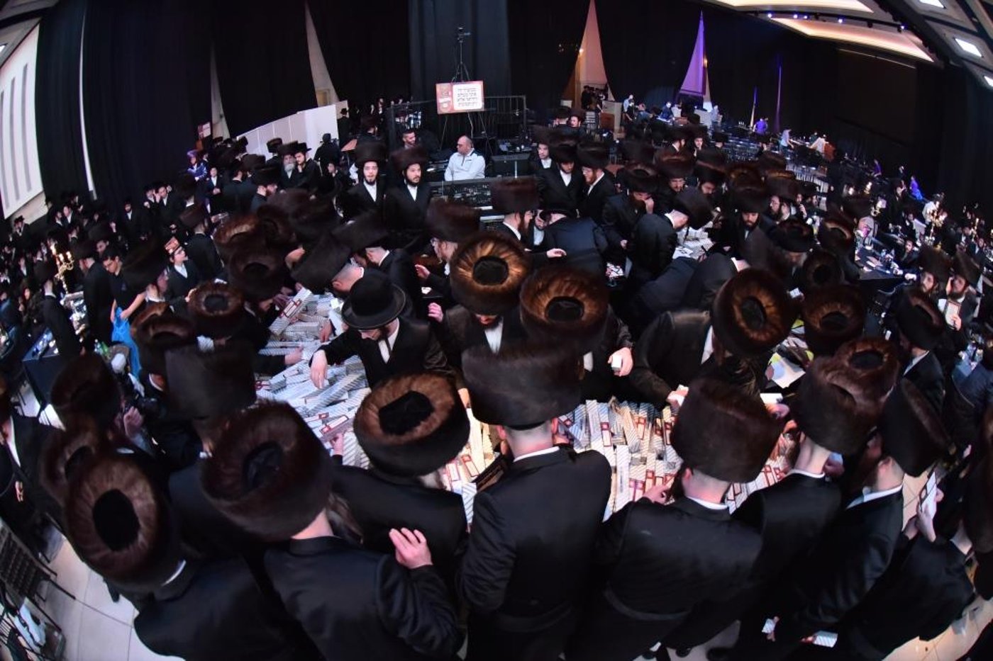 "ראש השנה לחסידות" בויז'ניץ: תיעוד ענק