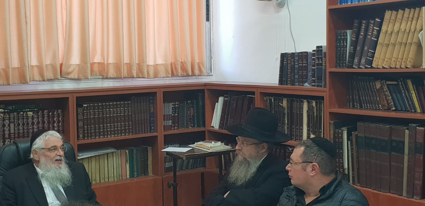 בכירי משרד הביטחון סיירו בישיבת חברון