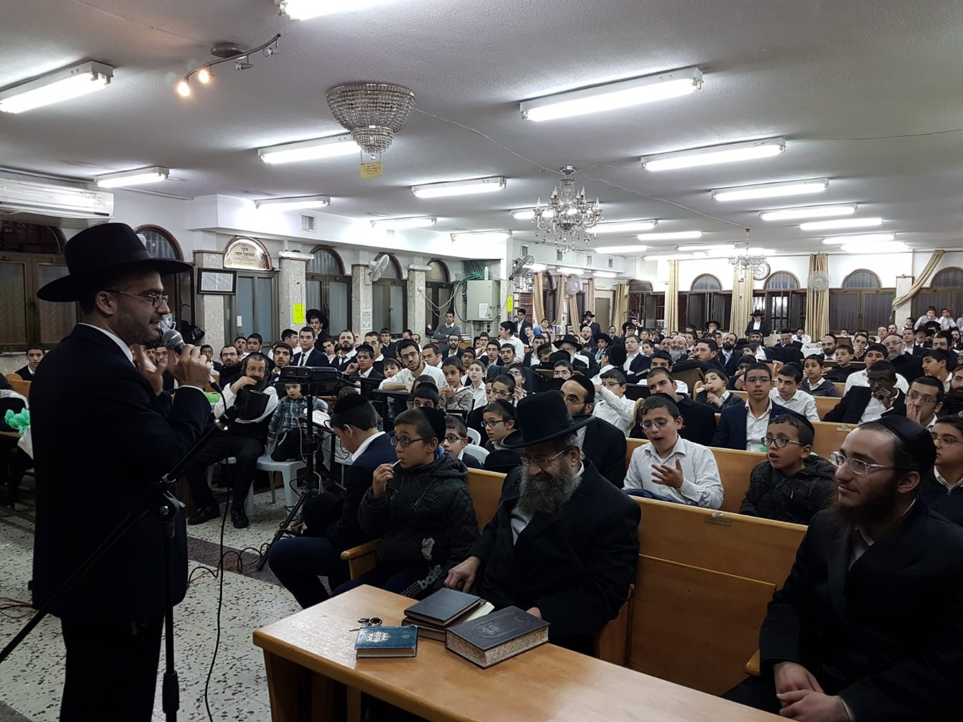 הבני ברקים מאיגוד בני הישיבות באו לצפות בסרט