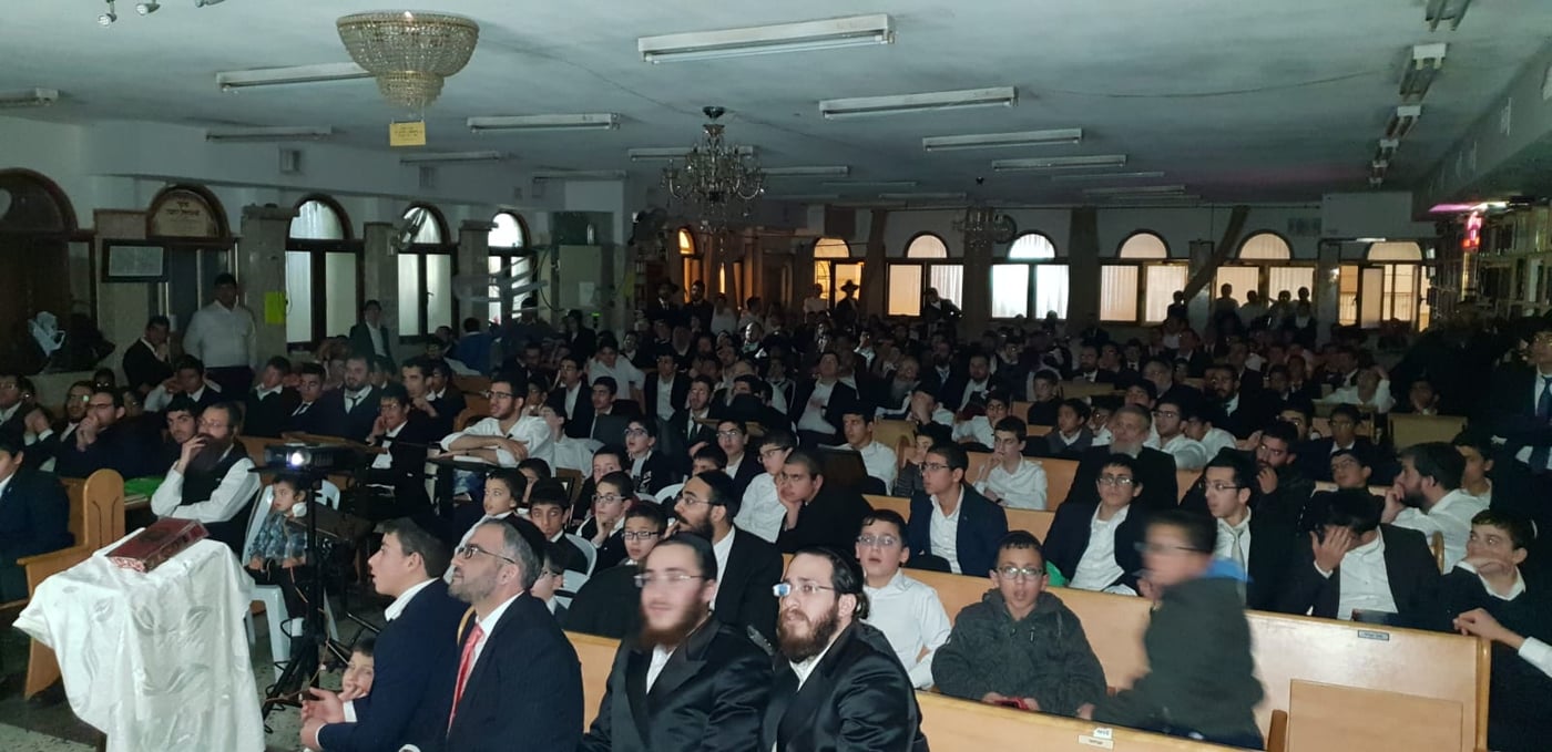 הבני ברקים מאיגוד בני הישיבות באו לצפות בסרט