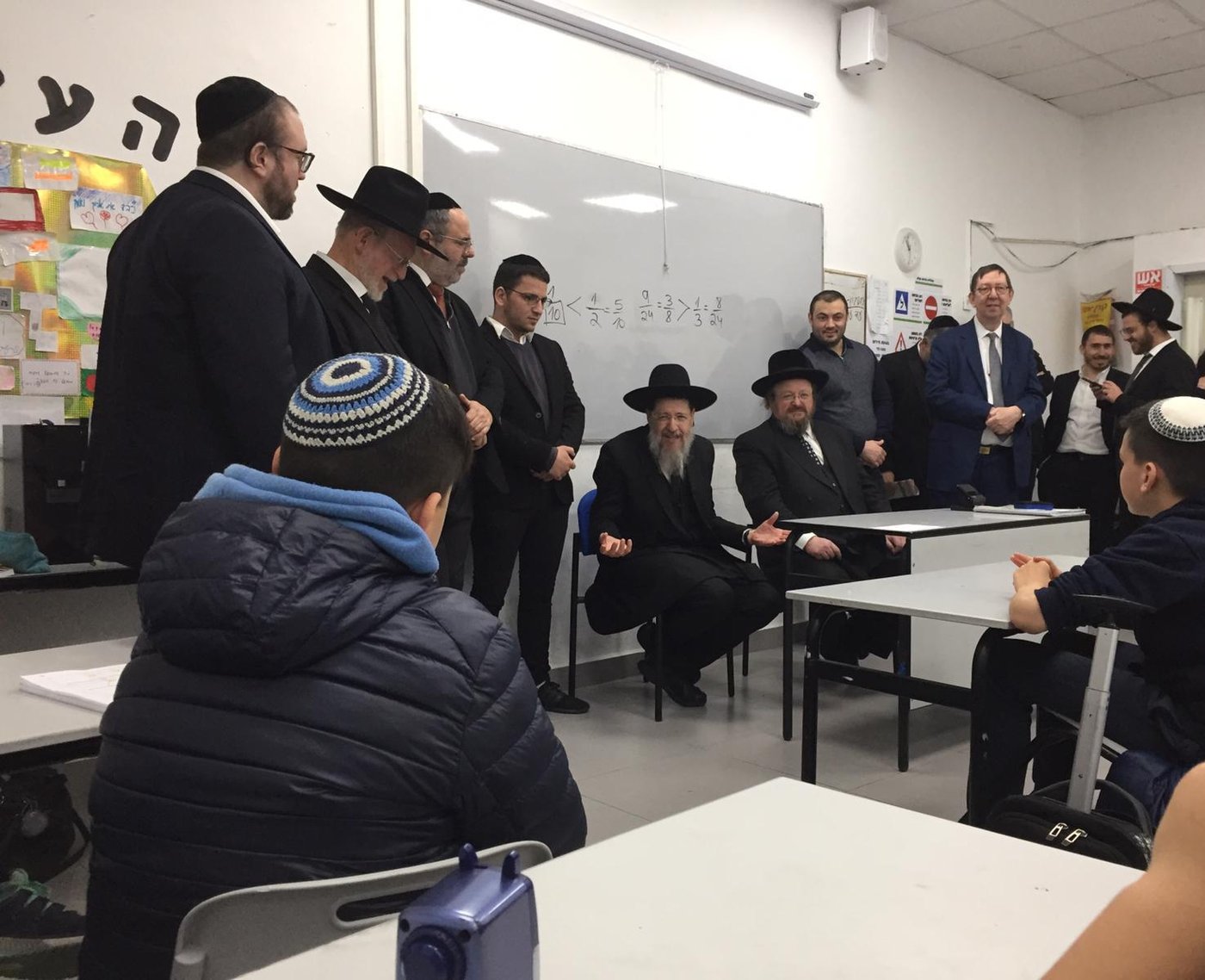 מסע החיזוק של הפוסק, הדיין וה'גבירים' ברחובות
