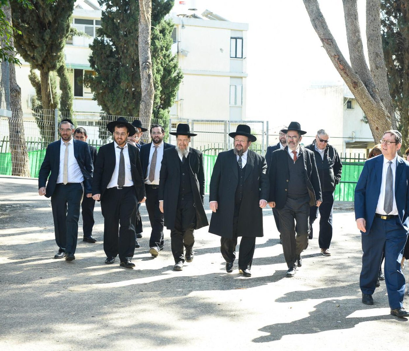 מסע החיזוק של הפוסק, הדיין וה'גבירים' ברחובות