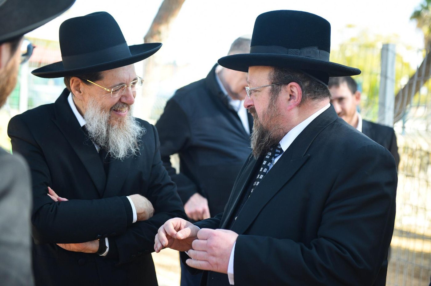 מסע החיזוק של הפוסק, הדיין וה'גבירים' ברחובות
