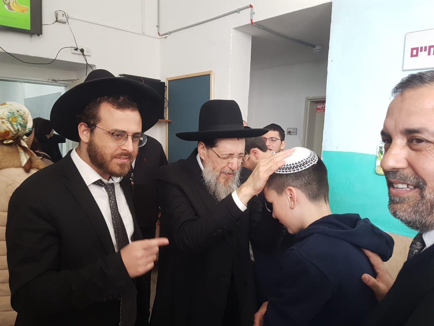 מסע החיזוק של הפוסק, הדיין וה'גבירים' ברחובות