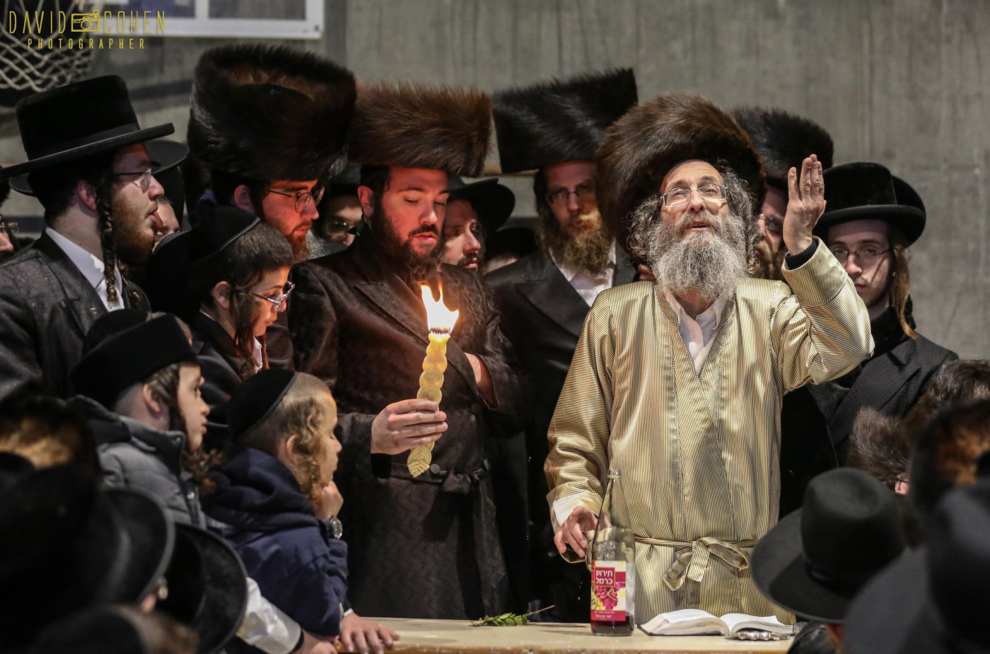 המשפיע 'ר' מיילך' בידרמן הקפיץ את חסידיו. תיעוד