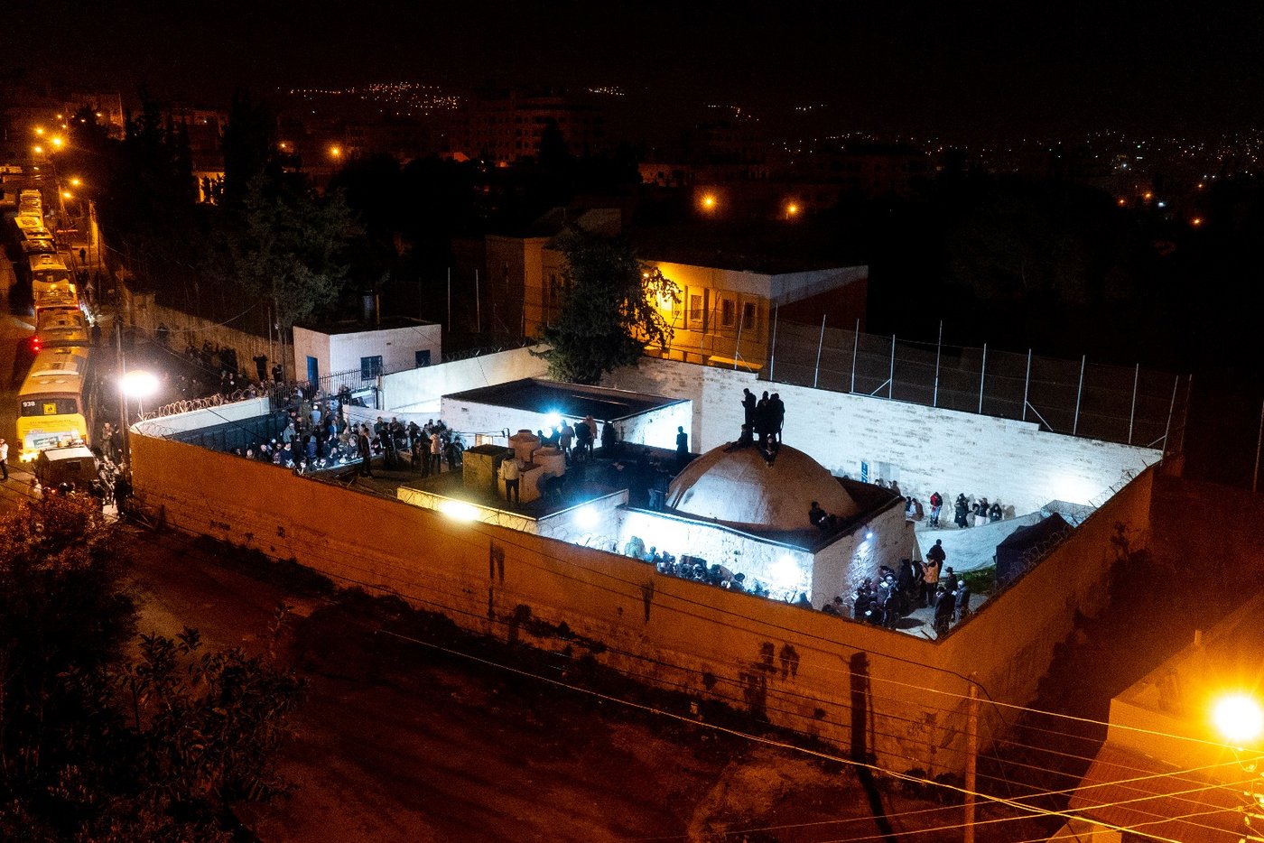 מעל 2,000 איש נכנסו לקבר יוסף בשכם
