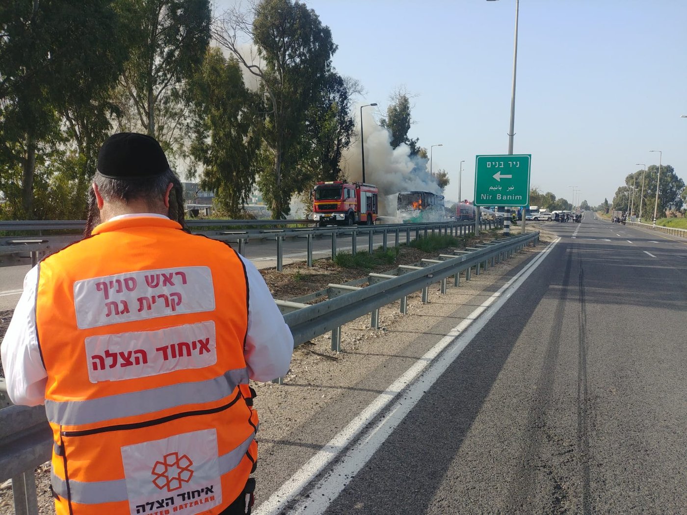 נס: אוטובוס עלה באש; נוסעיו החרדים ניצלו • צפו