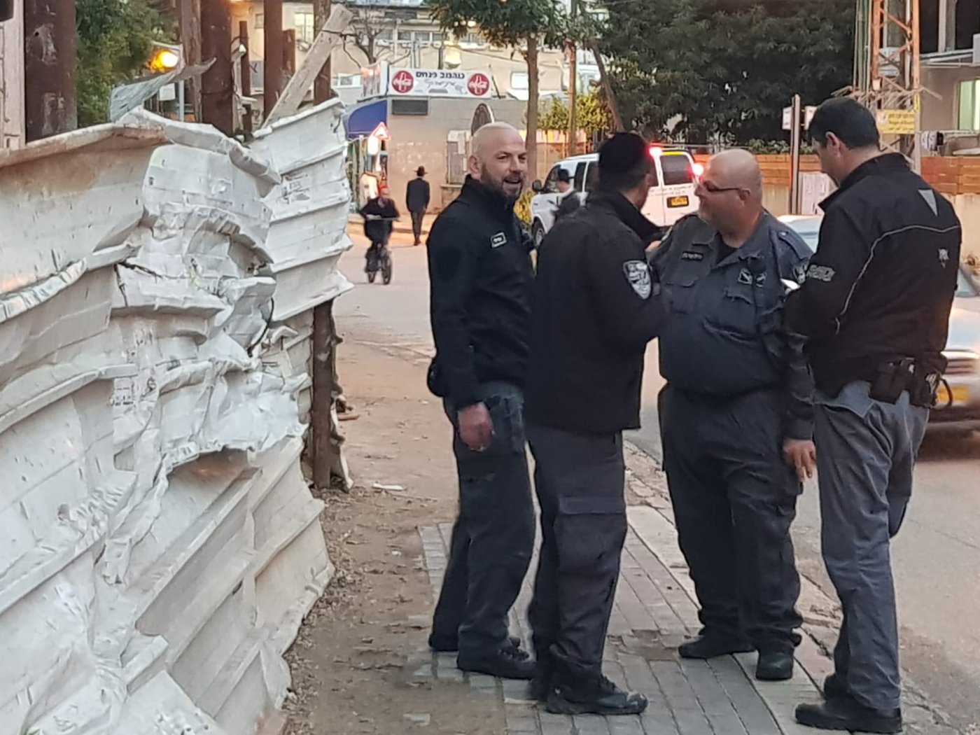 עימות חדש בב"ב: העירייה נגד בית הכנסת של מנחם כרמל