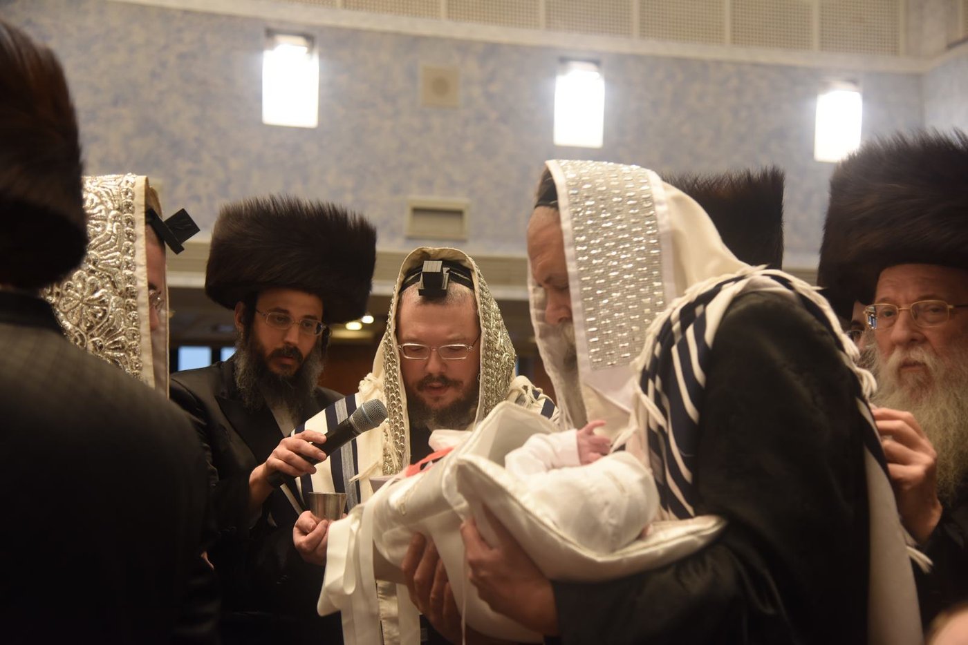 בבעלזא חגגו בברית מילה ו'קרישמע-ליינען'