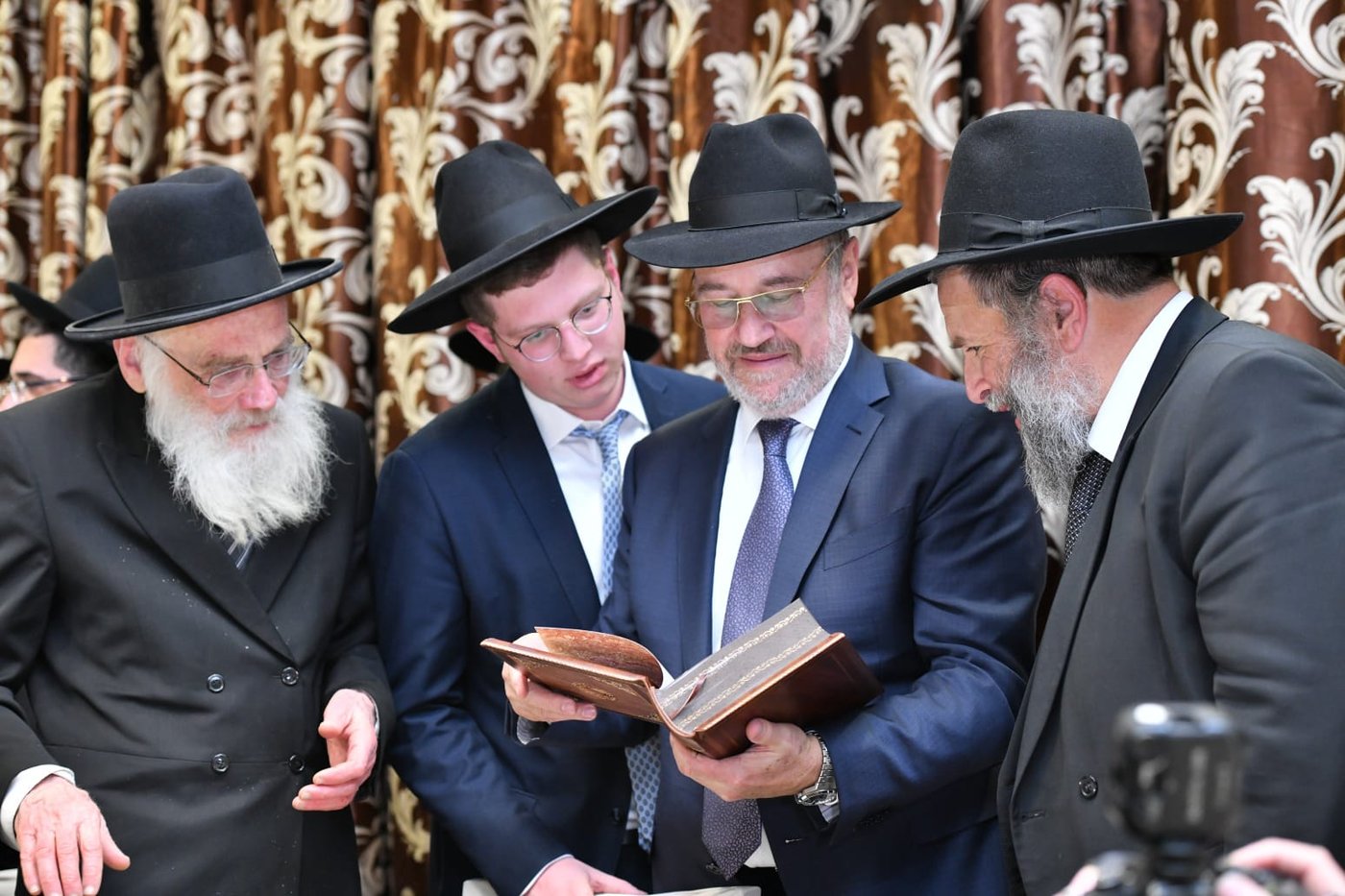 'קול תורה' חגגה 80; גדולי ישראל כתבו אות