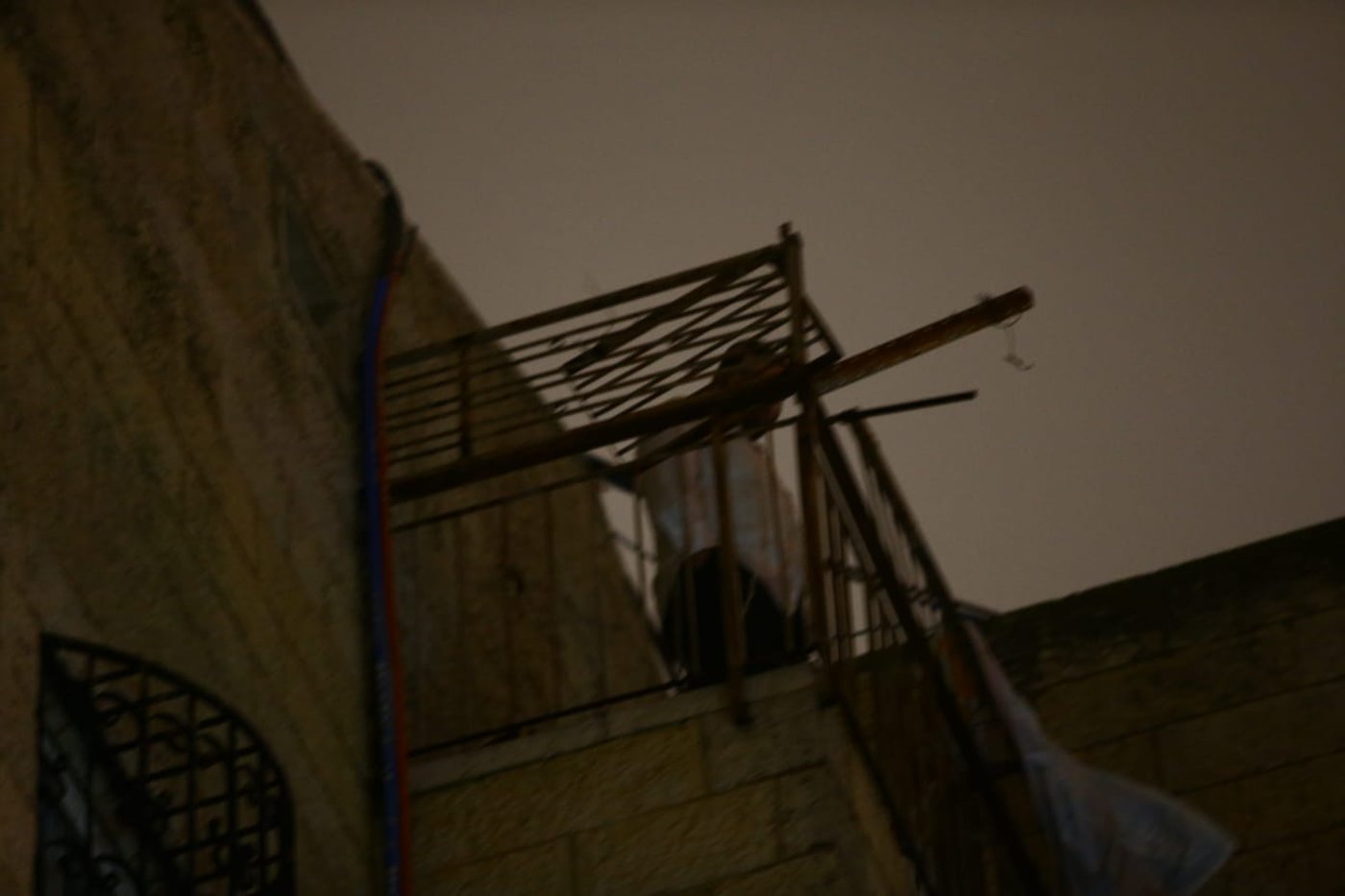 שריפה בבניין מגורים חרדי; הלכודים חולצו