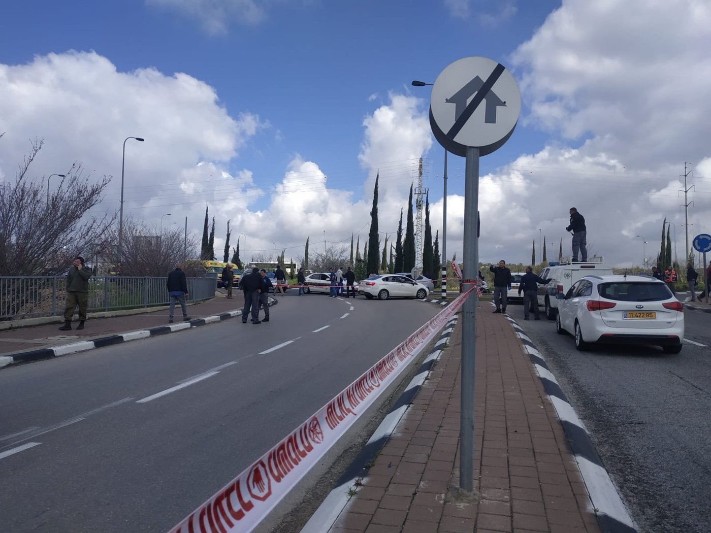 פיגוע משולב: הרוג ו-2 פצועים במצב קשה; המחבל נמלט