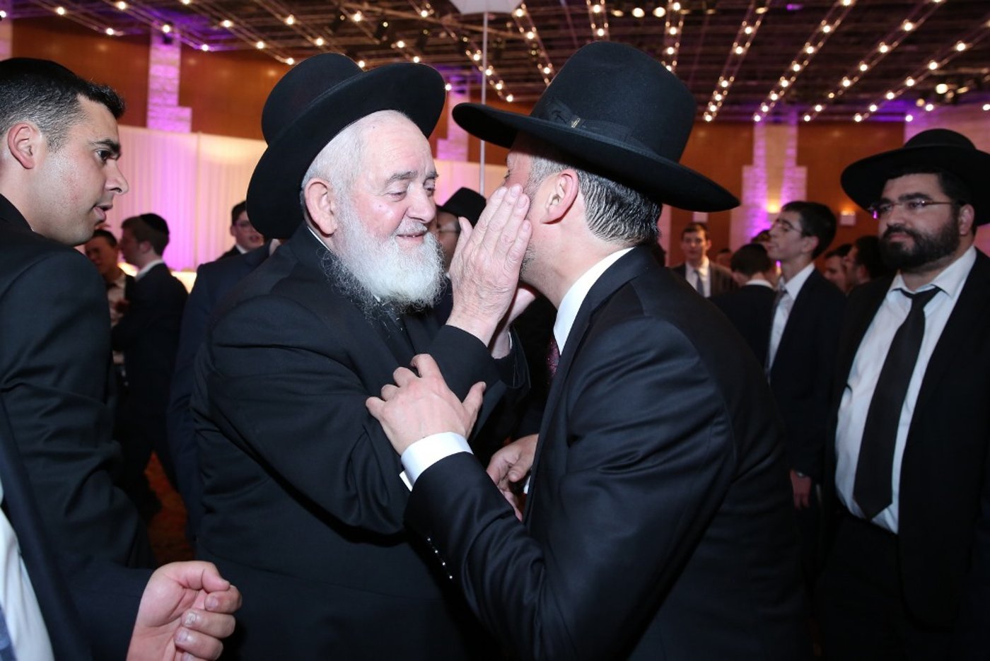 מנכ"ל ש"ס ורשת החינוך חיים ביטון חיתן את בתו, כולם עלו לברך