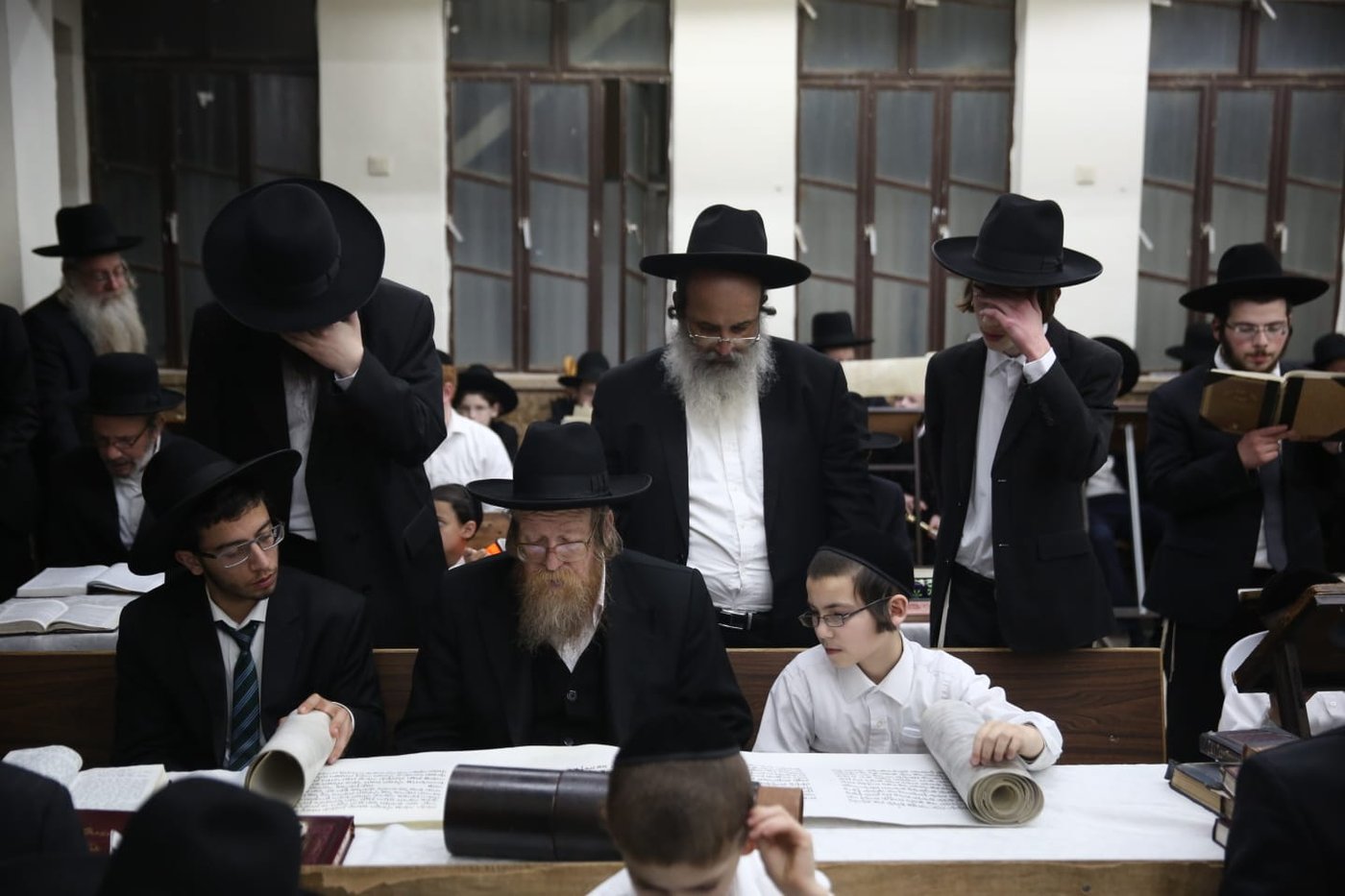 שר התורה קרא את מגילת אסתר • גלריה