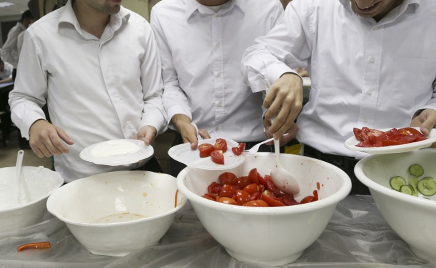 חדר אוכל של ישיבה. תמונת אילוסטרציה. למצולמים אין קשר לנאמר