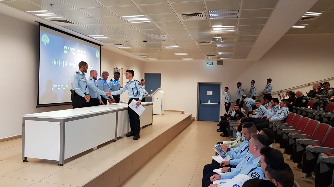 21 חרדים סיימו את קורס השיטור: יטפלו באירועים בשטח