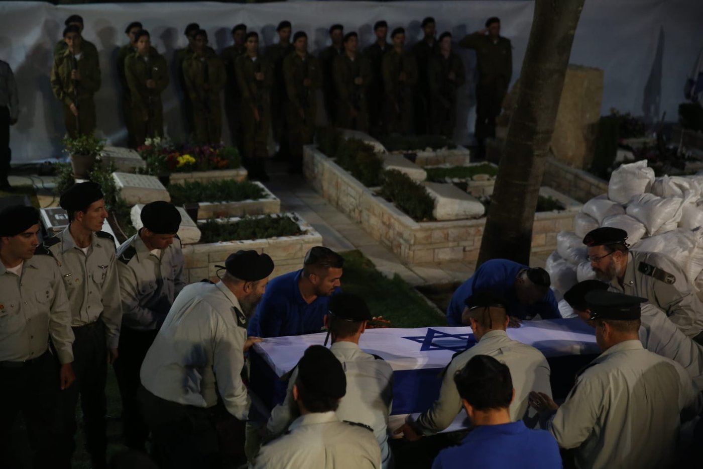 הלווייתו של זכריה באומל הי"ד בהר הרצל