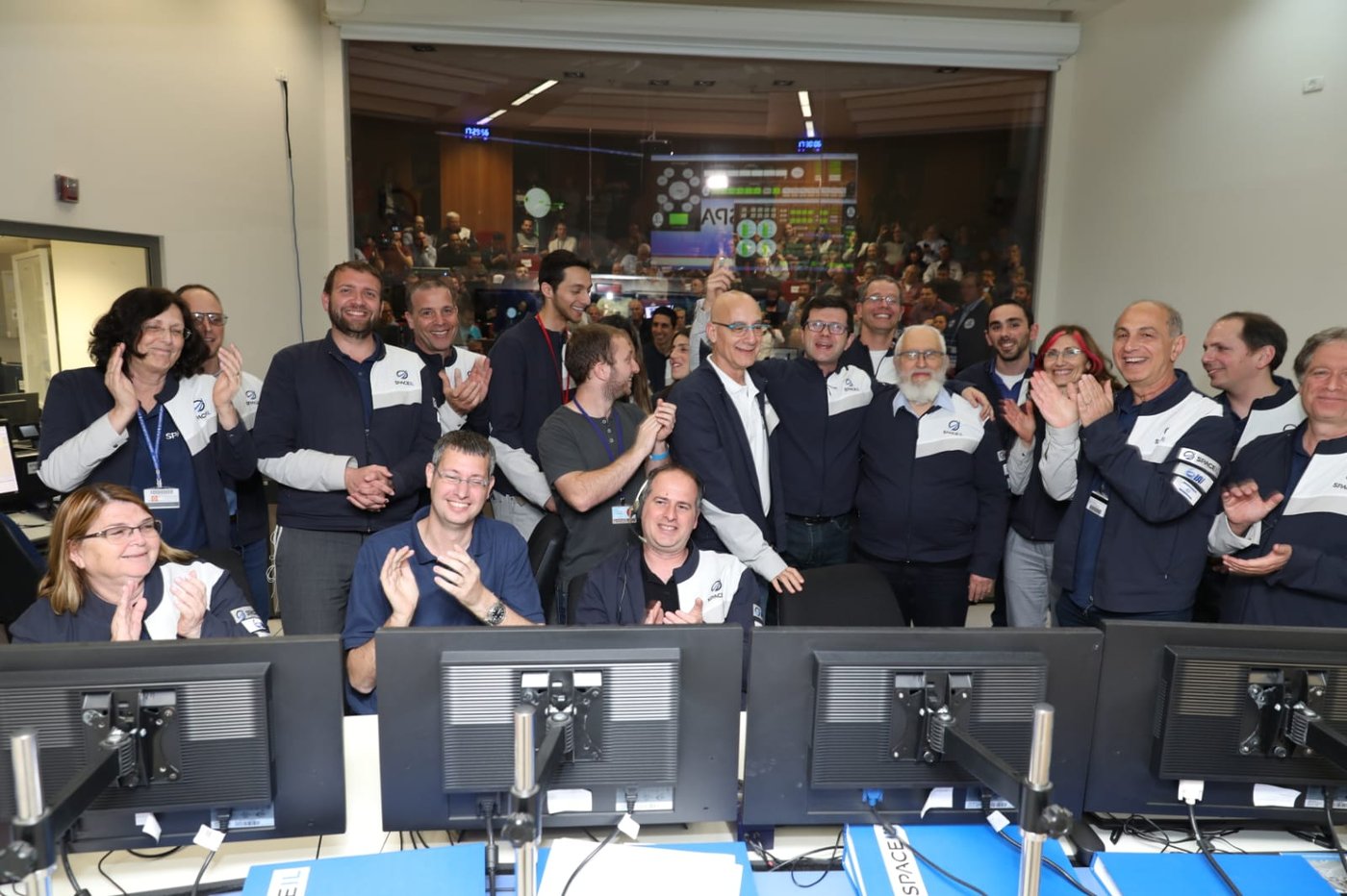 המעקב בישראל אחרי ביצוע התמרון.