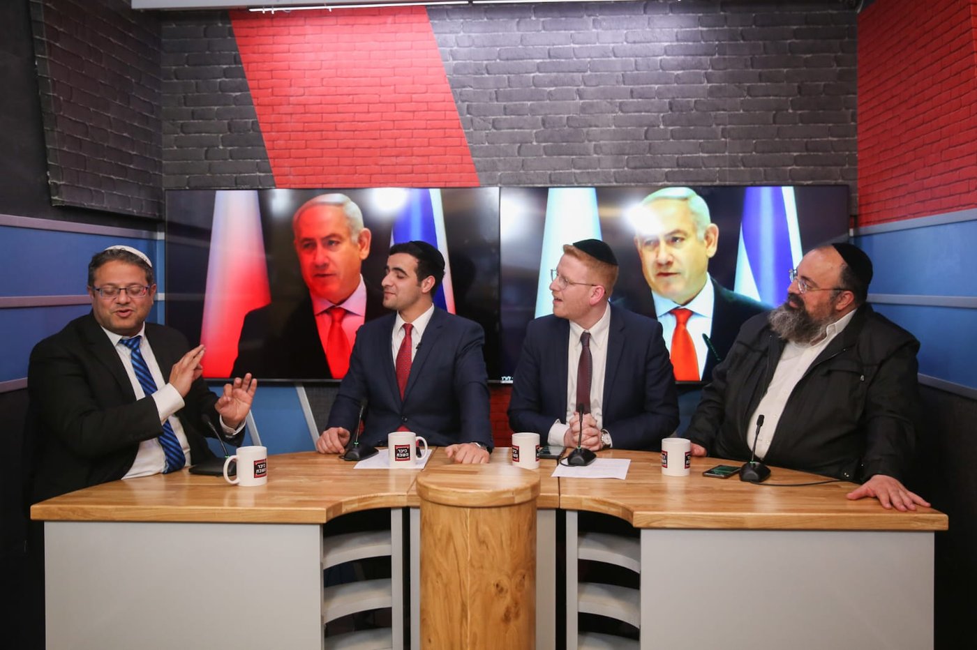 משדר ערב הבחירות ב'אולפן כיכר' • גלריה