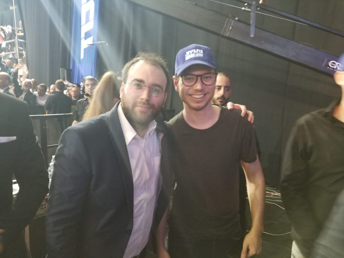 פליישמן ויאיר נתניהו.