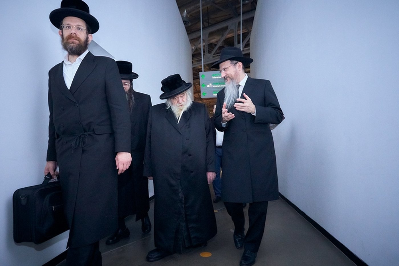 ביקור האדמו"ר מטשרנוביל בספריית שניאורסון