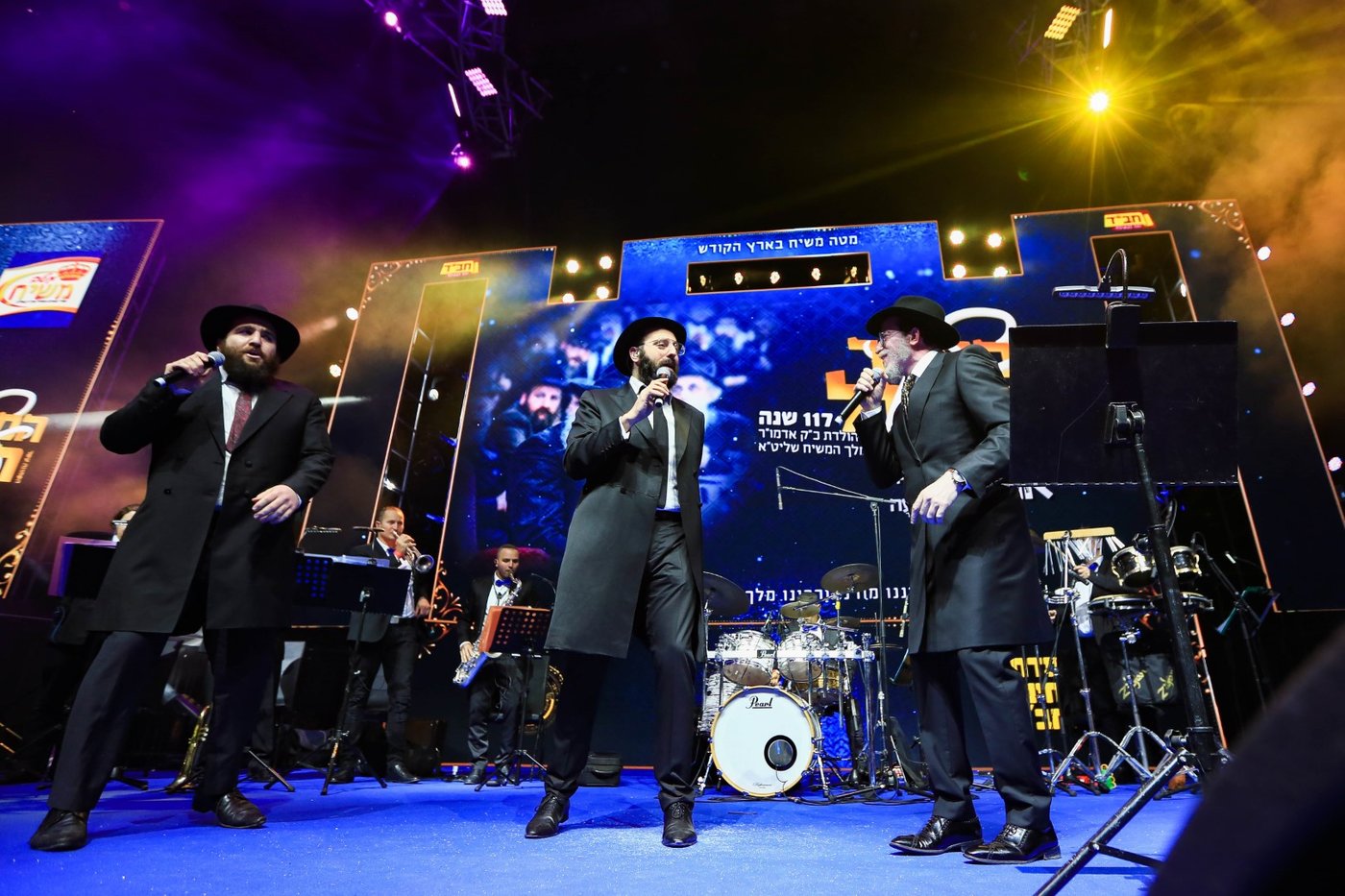 החב"דניקים מילאו את נוקיה ביום הולדתו של הרבי מליובאוויטש