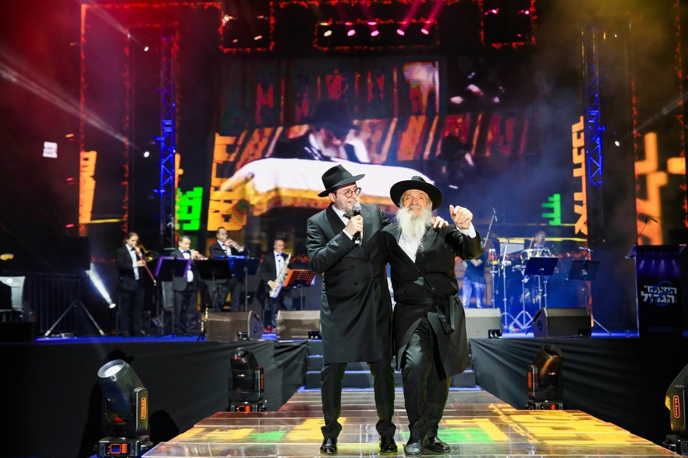 החב"דניקים מילאו את נוקיה ביום הולדתו של הרבי מליובאוויטש