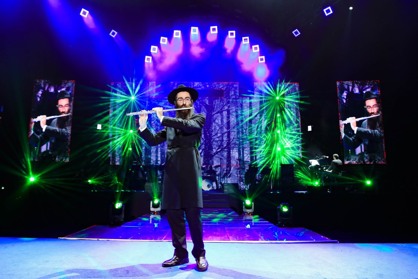 החב"דניקים מילאו את נוקיה ביום הולדתו של הרבי מליובאוויטש