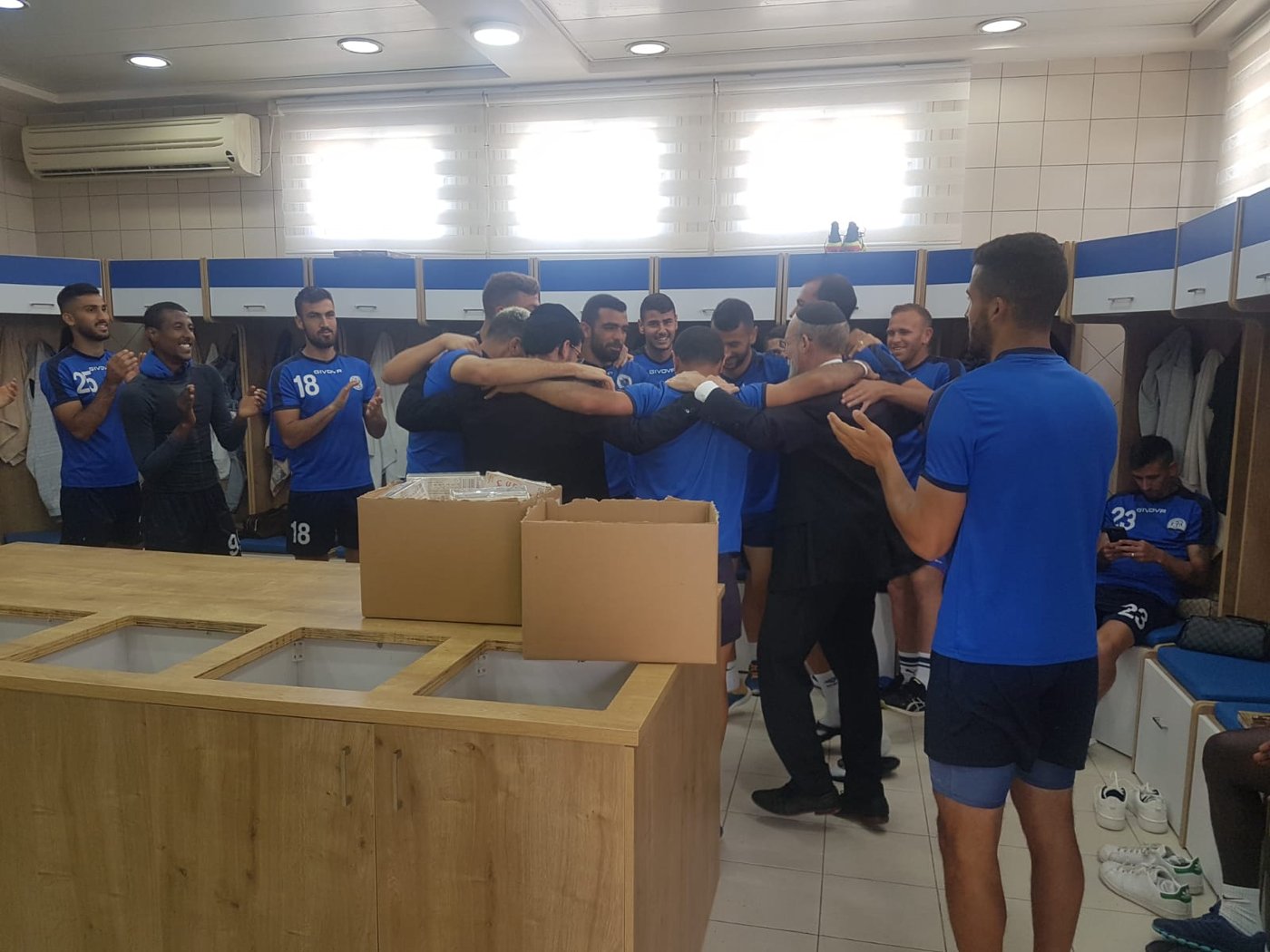 שחקני "הפועל עפולה" בהכנה רוחנית לחג