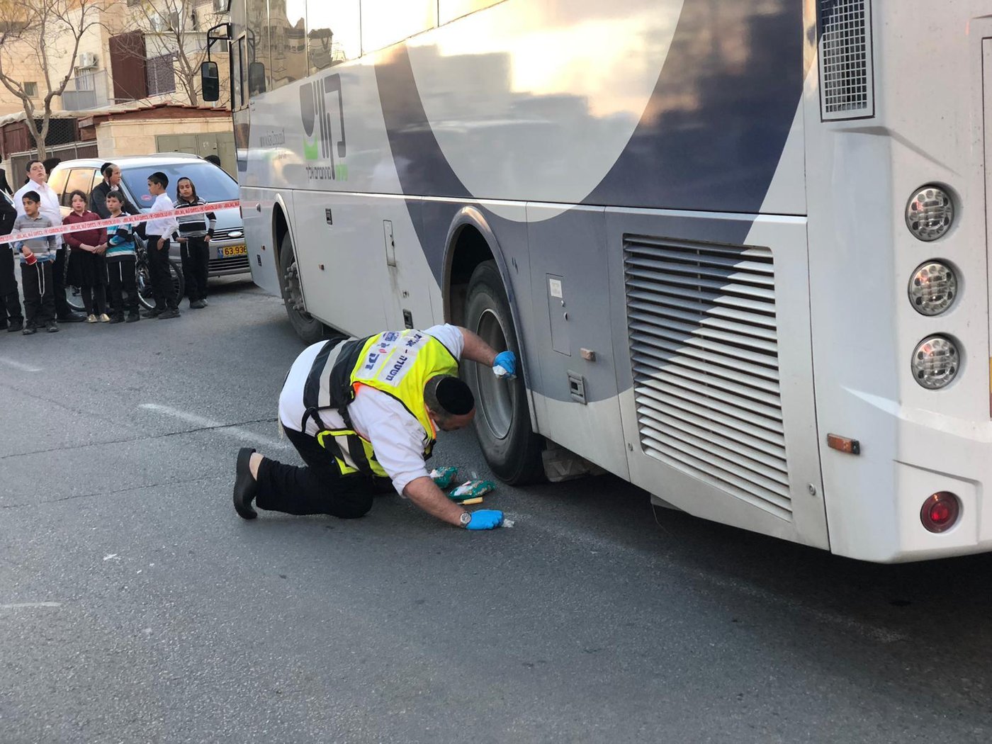 "כמו אצל בתי": האב השכול - זינק לזירת התאונה הקטלנית