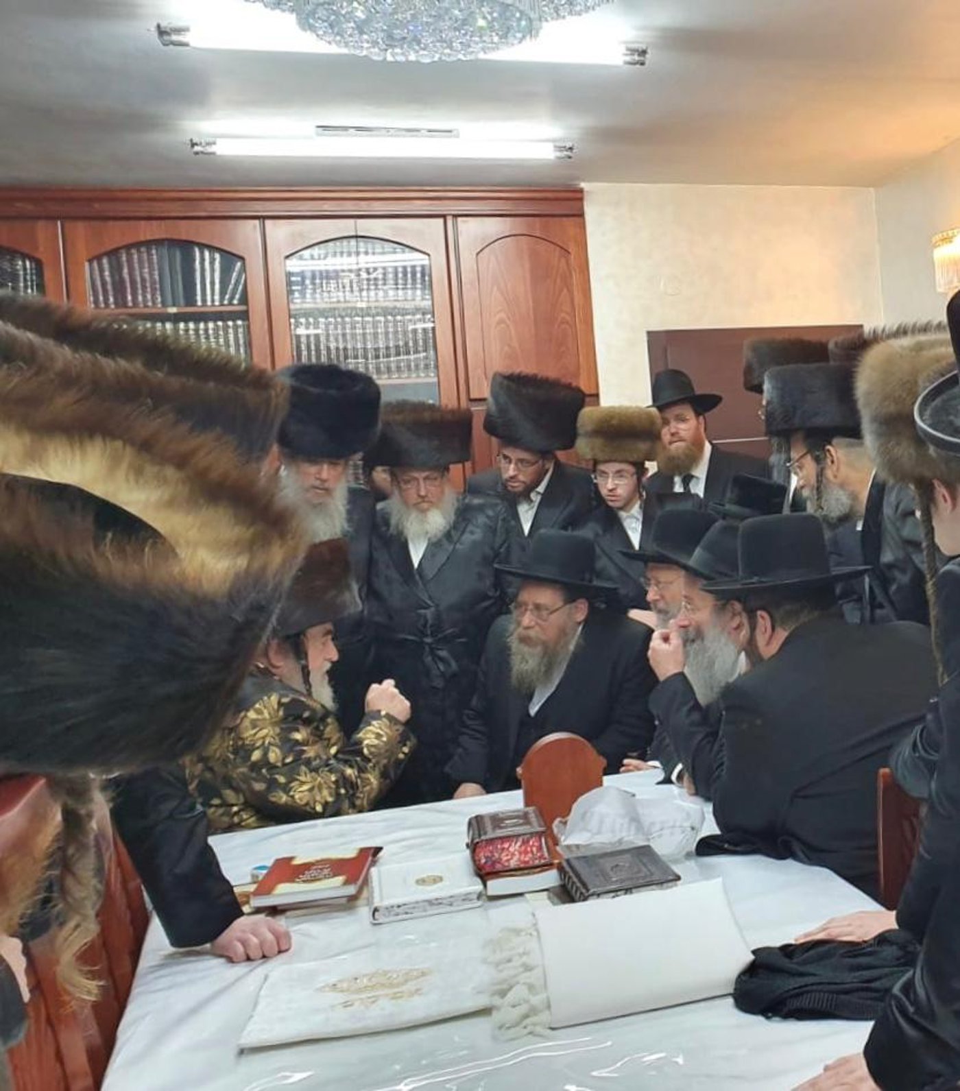 האדמו"ר לרבני העיר בני ברק: החזון איש החשיב את ויז'ניץ