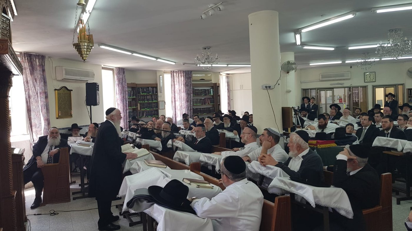 רבנים ואישי ציבור במפגן תמיכה ברבי יגאל רוזן