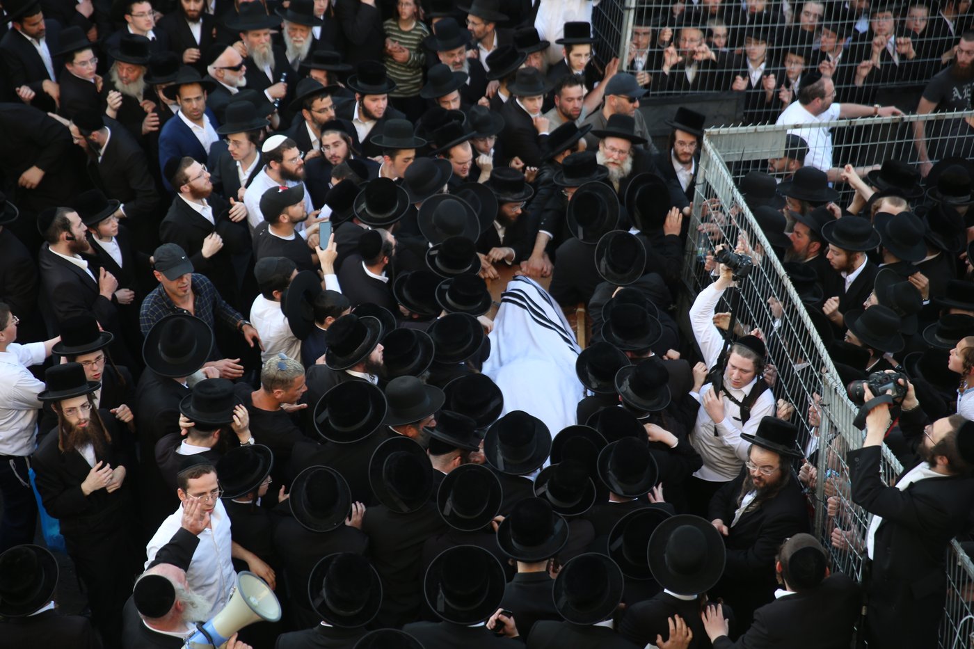 בהלוויה: מונה ה'ממשיך' לאדמו"ר מקאליב