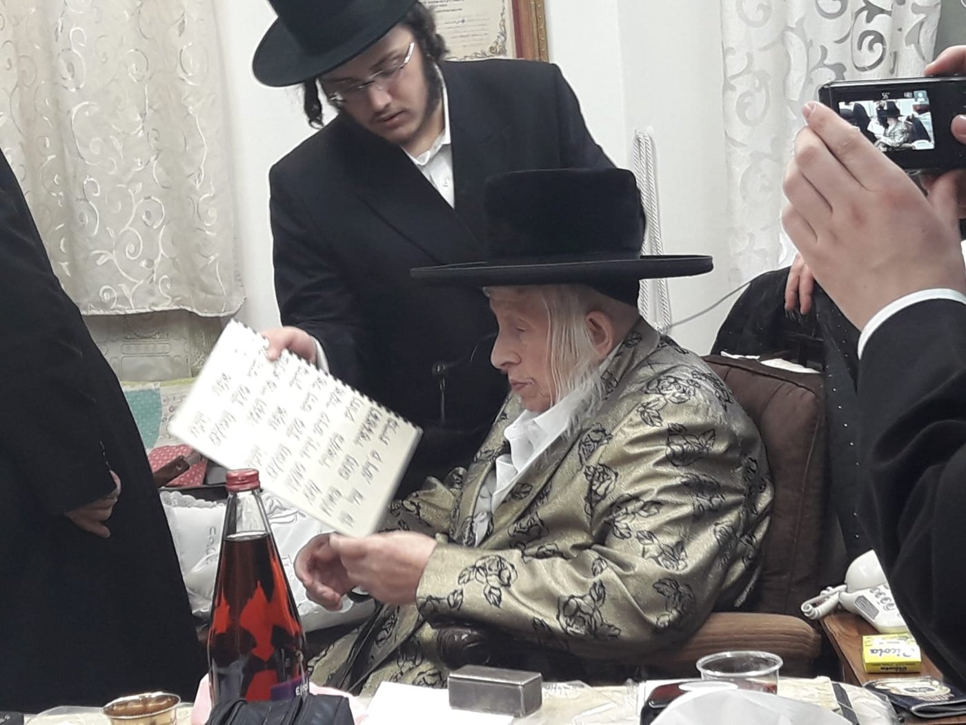 חסידי קאליב אבלים ובוכים: "מי ידאג לנו כך במסירות נפש"