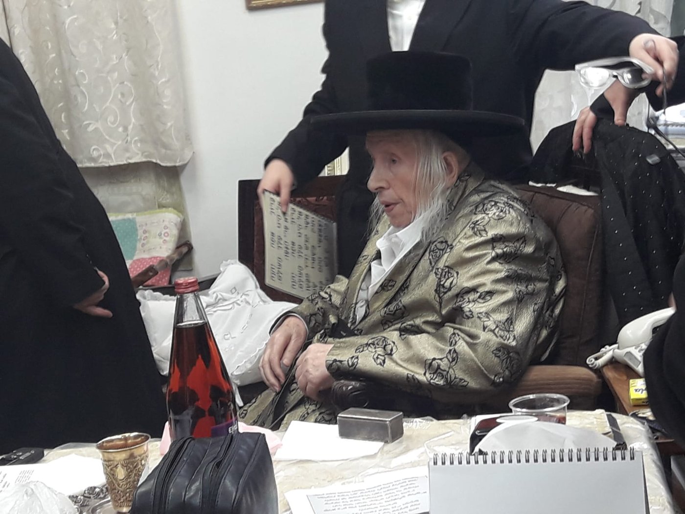חסידי קאליב אבלים ובוכים: "מי ידאג לנו כך במסירות נפש"