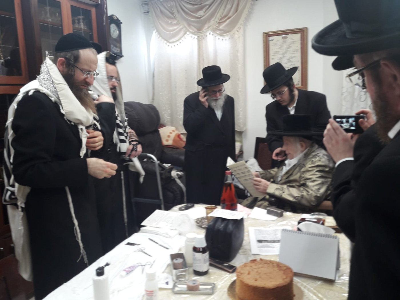 חסידי קאליב אבלים ובוכים: "מי ידאג לנו כך במסירות נפש"