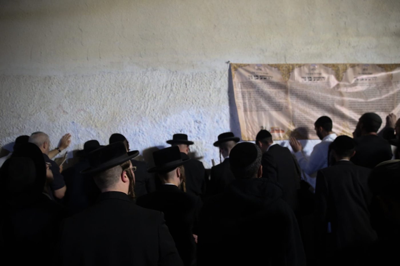 אלפים התפללו בקברו של יהושע בן נון • צפו