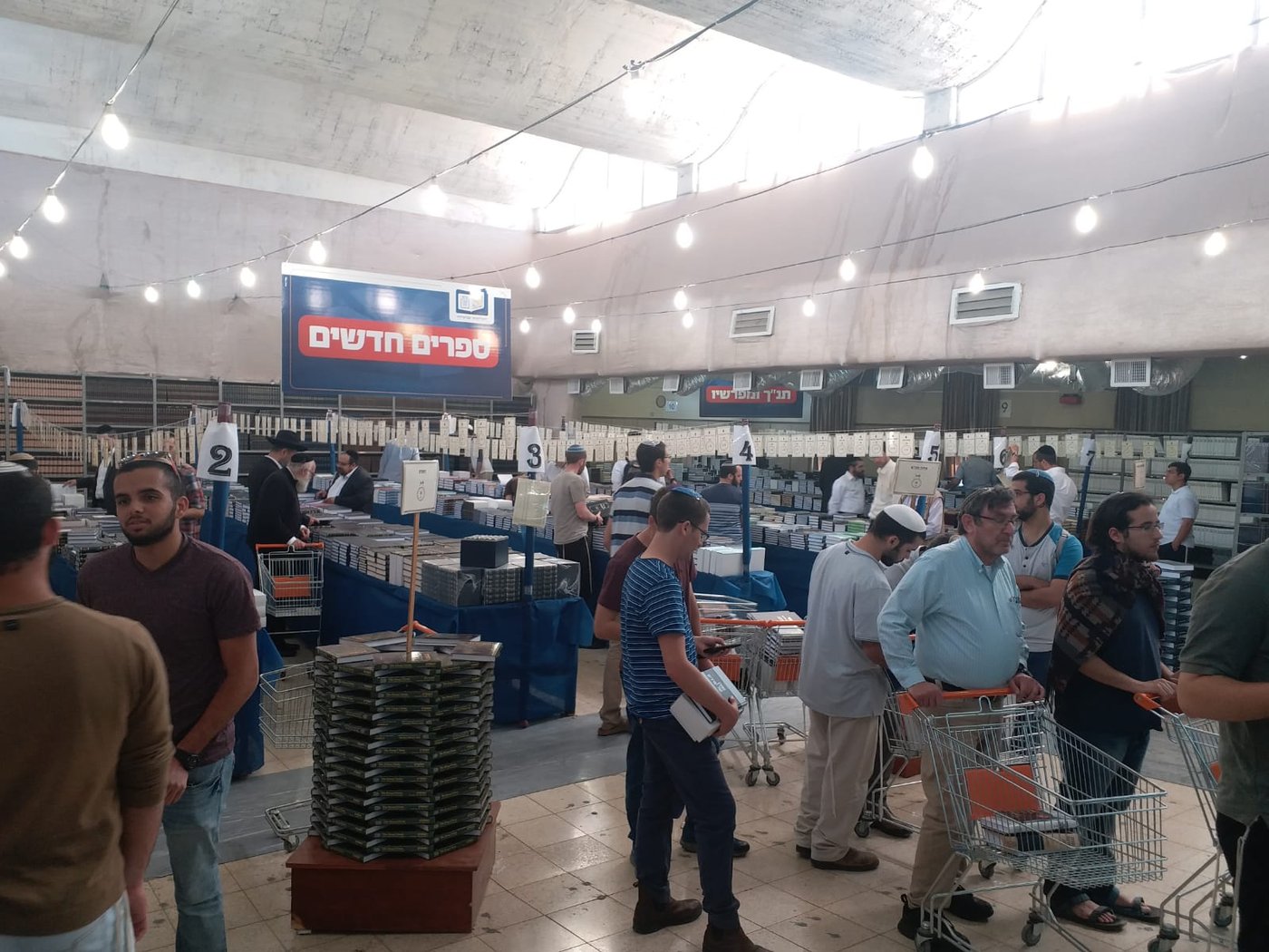 שיא ביריד של כל הזמנים ב'מוסד הרב קוק': מעל 17 אלף מבקרים פקדו השנה את יריד הספרים
