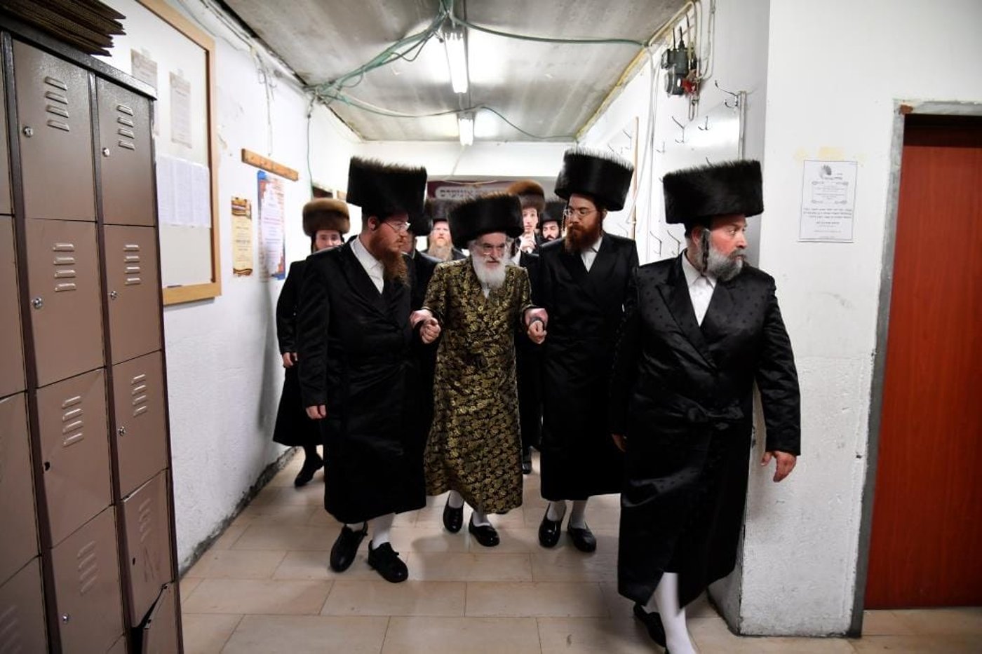 האדמו"ר מויז'ניץ ניחם את משפחת ההרוג