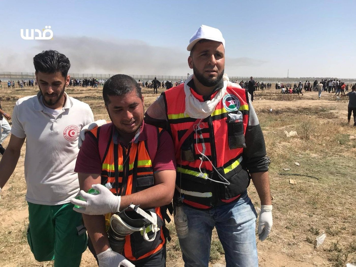 מתחמם: 10,000 פורעים בגבול עזה; אחד נהרג מירי צה"ל