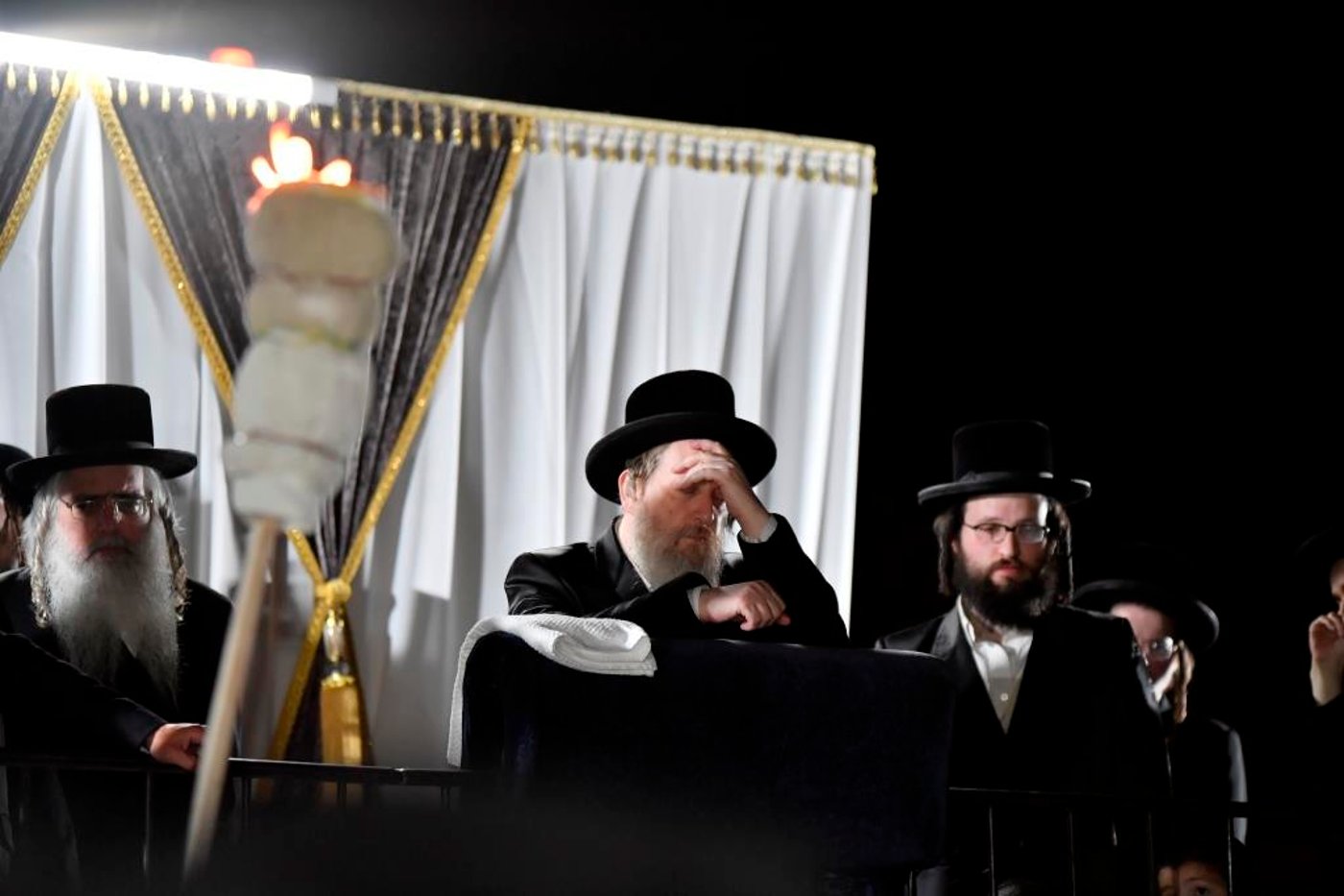 תיעוד: הדלקת המדורה של הרבי מדז'יקוב ויז'ניץ