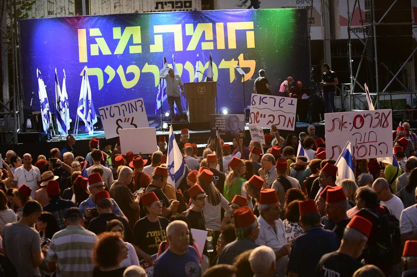 ההפגנה בת"א, הערב