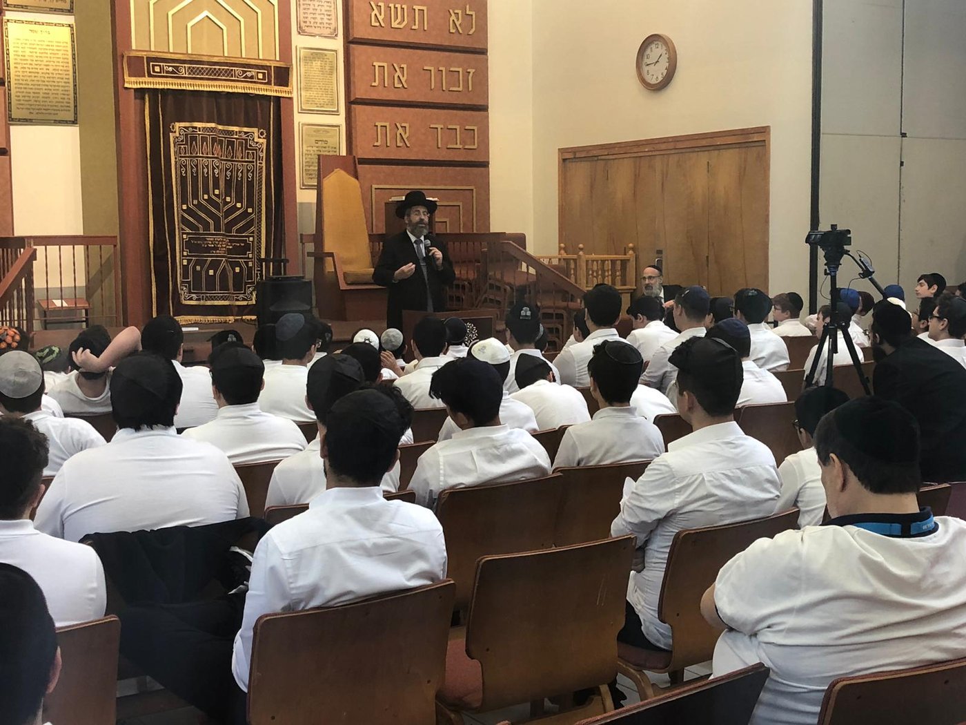 הגר"ד לאו: "לורי-לאה, אנו זקוקים לדמעות שלך"