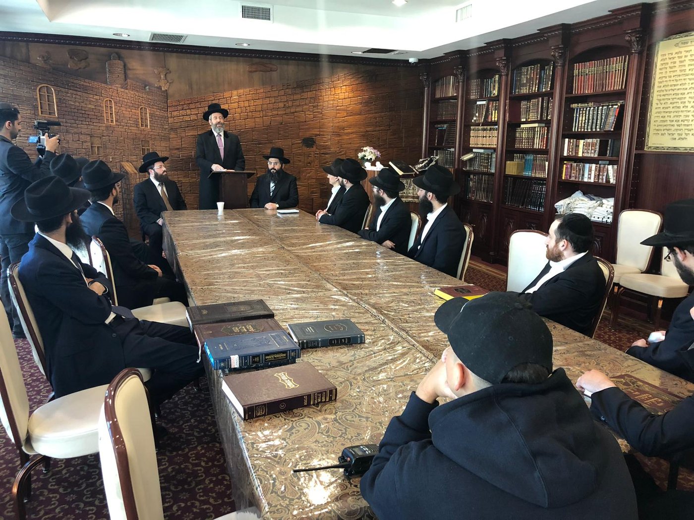 הגר"ד לאו: "לורי-לאה, אנו זקוקים לדמעות שלך"