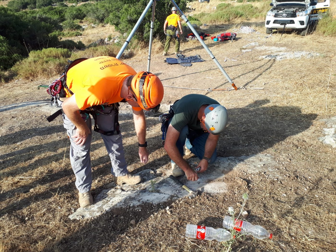 עגל במשקל 200 ק"ג חולץ מבור בעומק 6 מטרים
