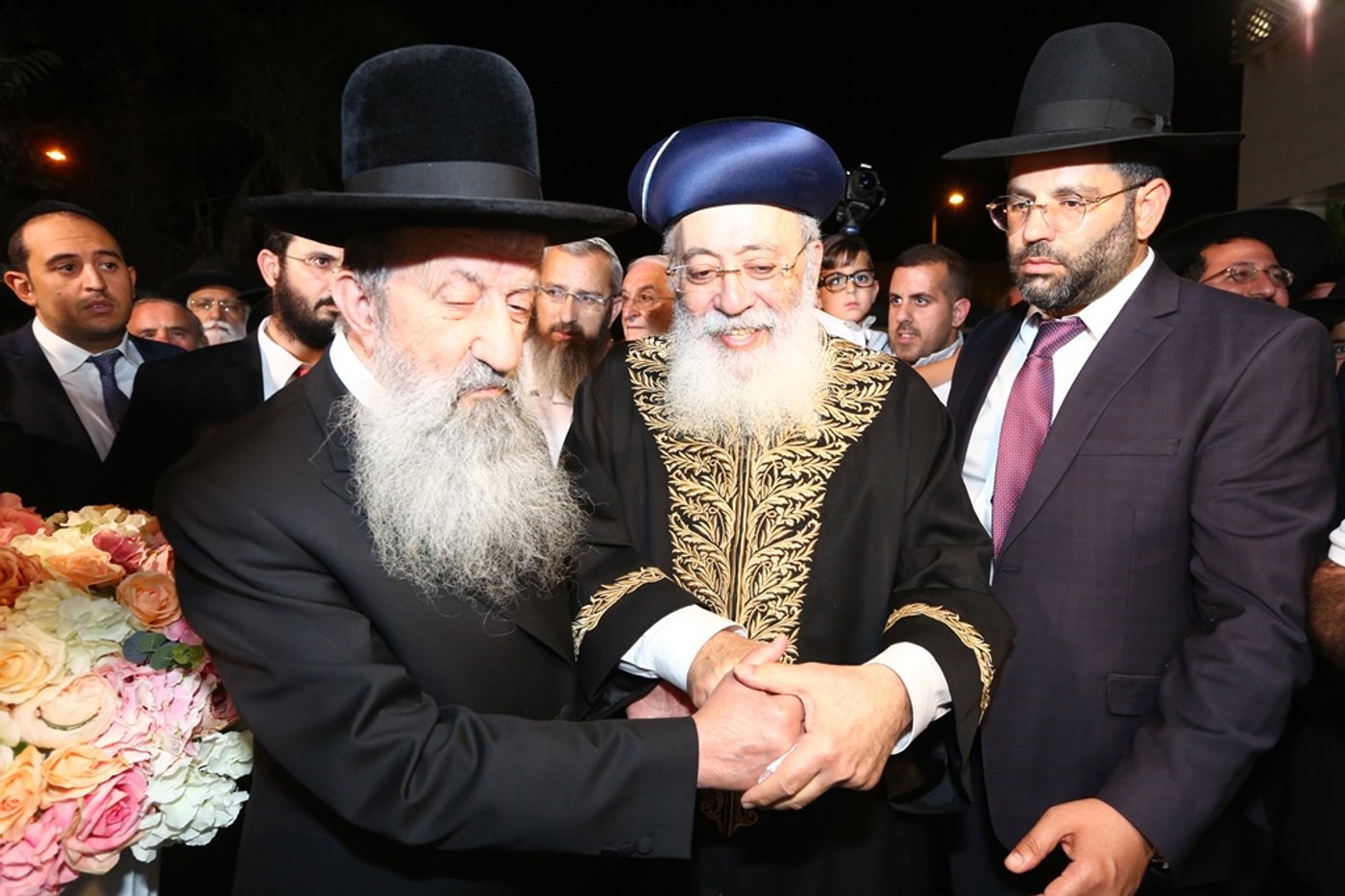צפו: חתונת נכדת הראשל"צ והגרב"צ מוצפי
